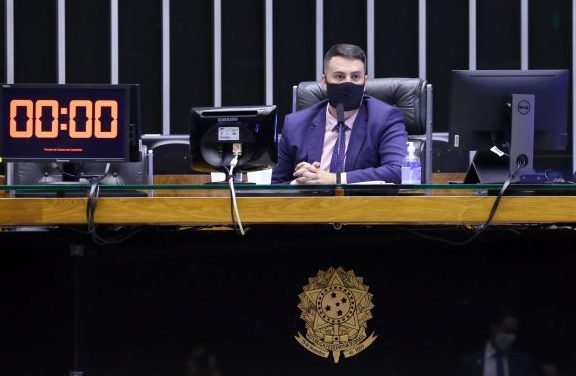 Projeto garante a trabalhadores essenciais testes pelo SUS durante emergência de saúde pública  